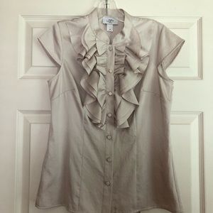 Adorable cap sleeve button up top. Brand new